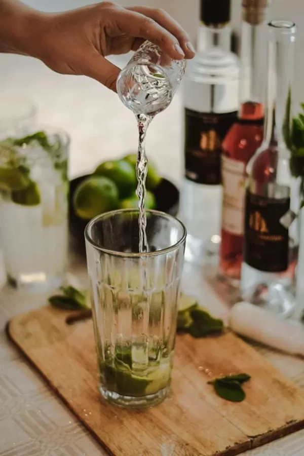 Stampājam laimu, piparmētras, medu, lejam šmakovku